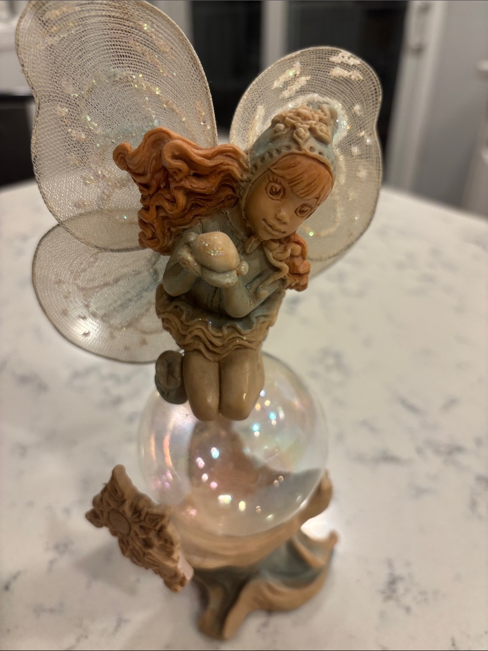 Rawcliff SNOW figurine